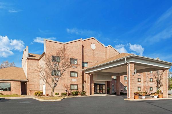 A photo of the Red Roof Inn & Suites in Chestertown, Maryland