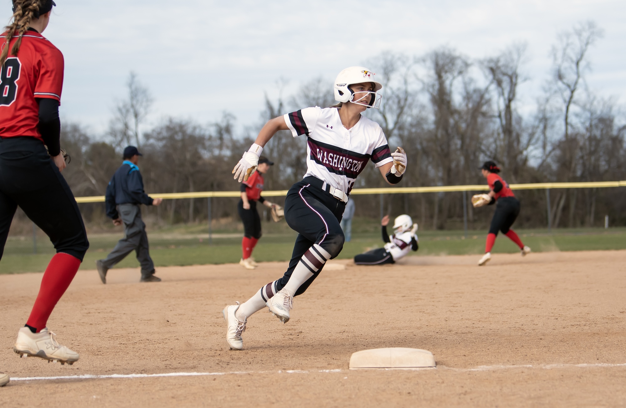 softball player running