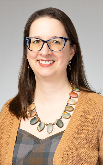 Headshot of Suzanne Thuecks