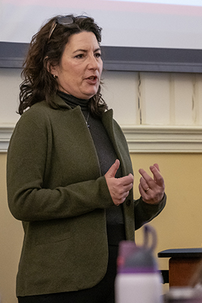 Lara Schwartz talking at PEN America workshop