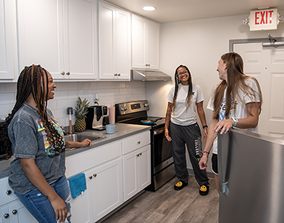 Students in a Western Shore suite's kitchen