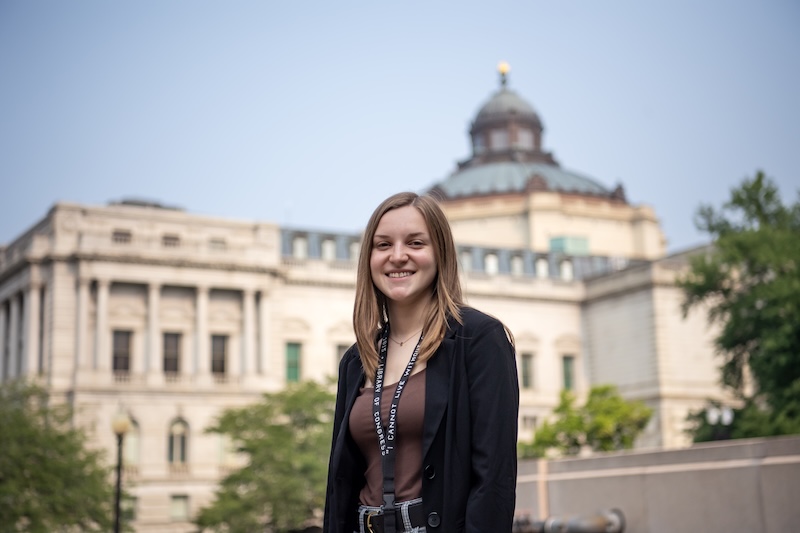Delaney Runge '24 outside the Library of Congress