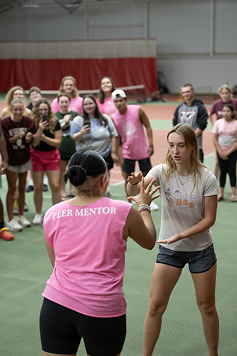 a student works with a peer mentor during orientation explore