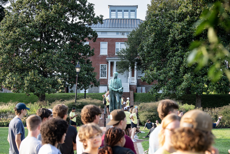 students in front of statue of George Washington